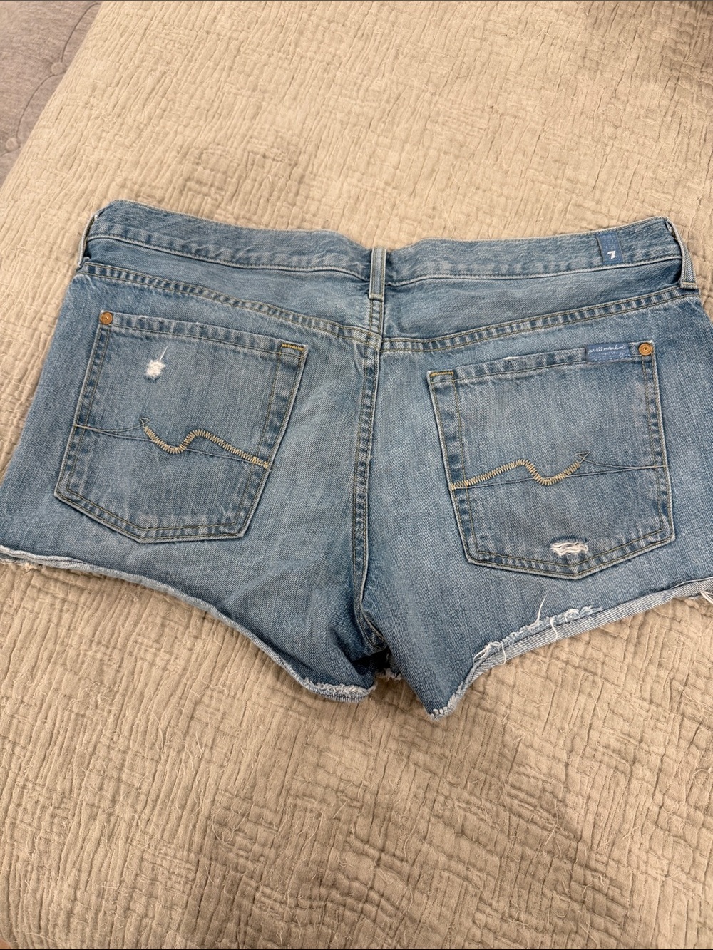 7 for all mankind distressed shorts size 32 - Picture 4 of 4